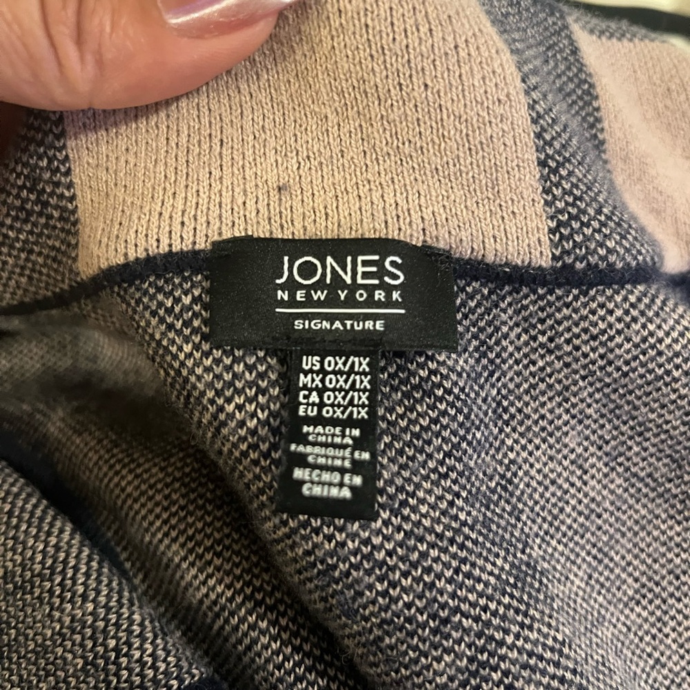 Jones New York Navy and Cream Knit Top